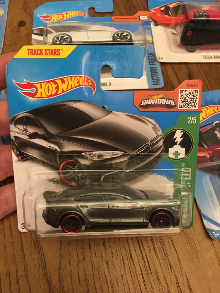 TESLA Hotwheels 2016 green speed roadster model s