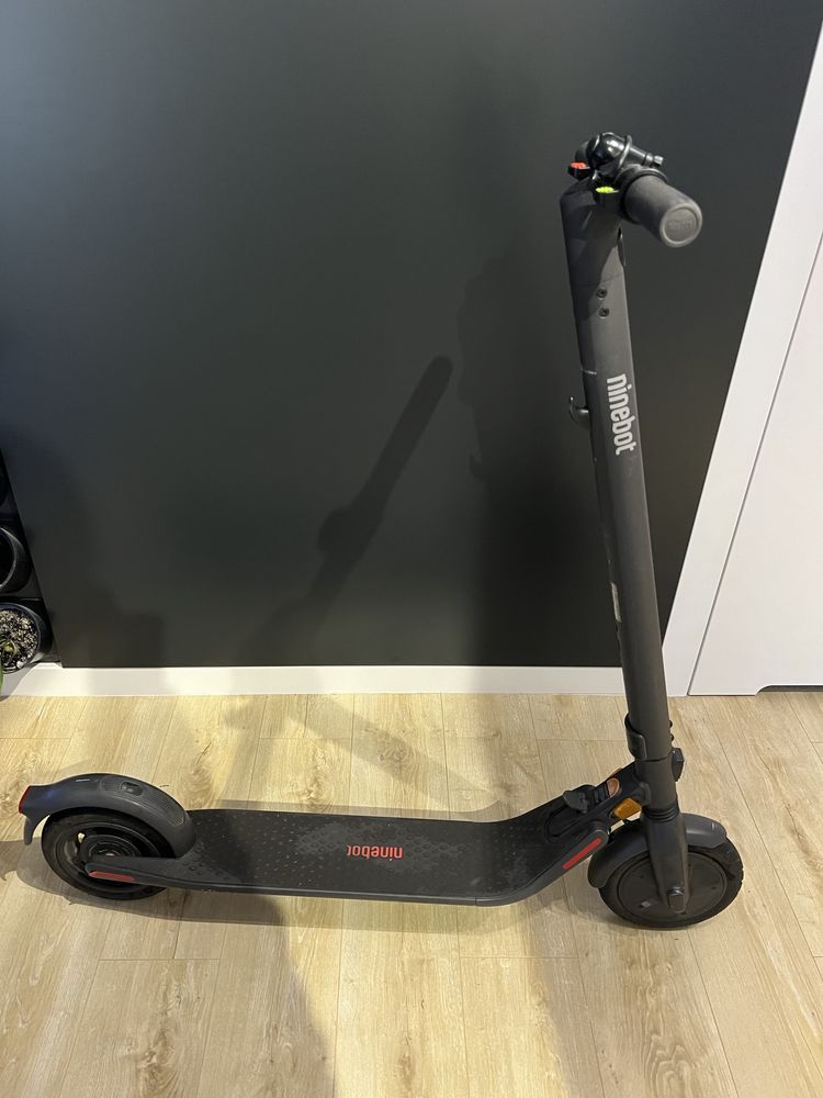 hulajnoga elektryczna Ninebot Kickscooter E25E