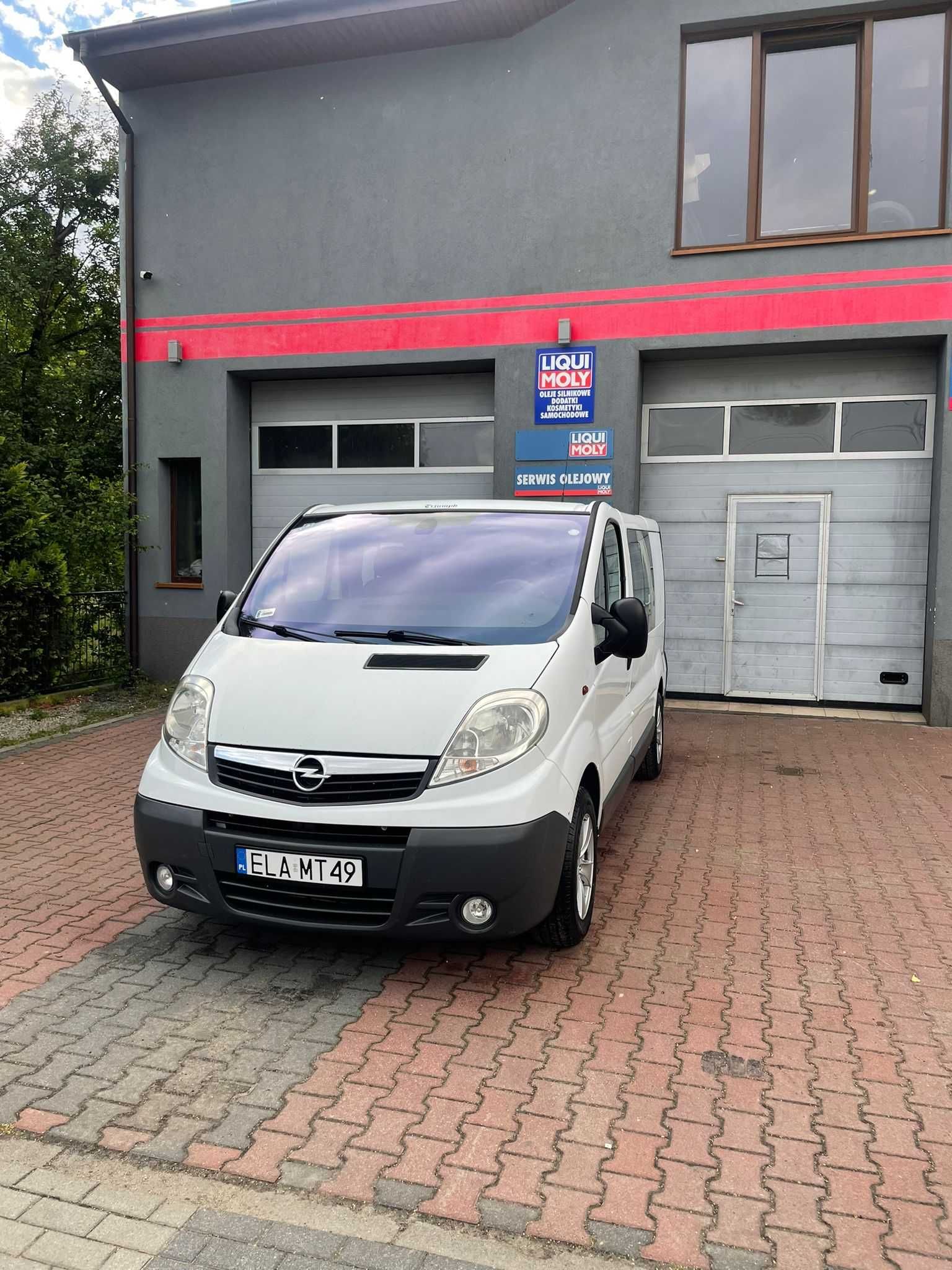 Wynajem busa 9 osobowego OPEL VIVARO B+LPG