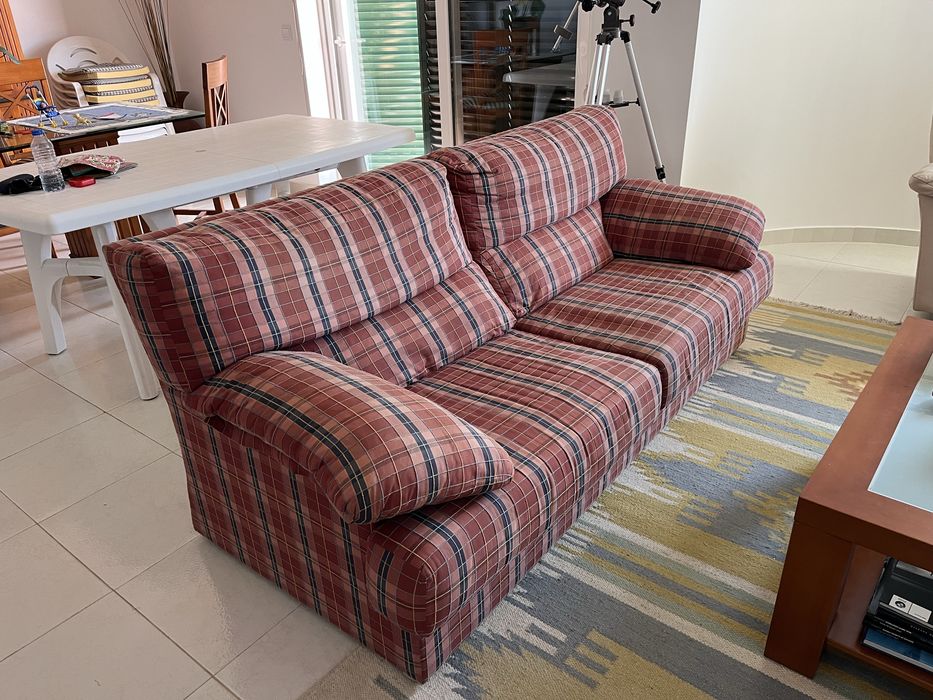 Sofá de três lugares