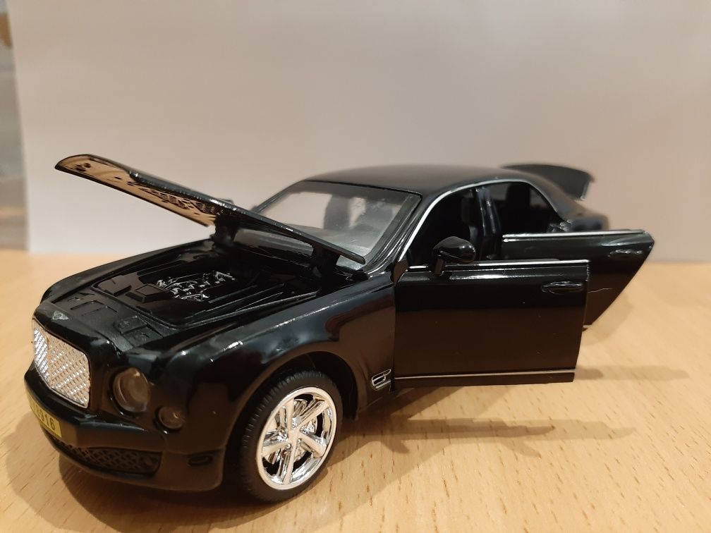 Колекційна моделька Bentley mulsanne black 2014