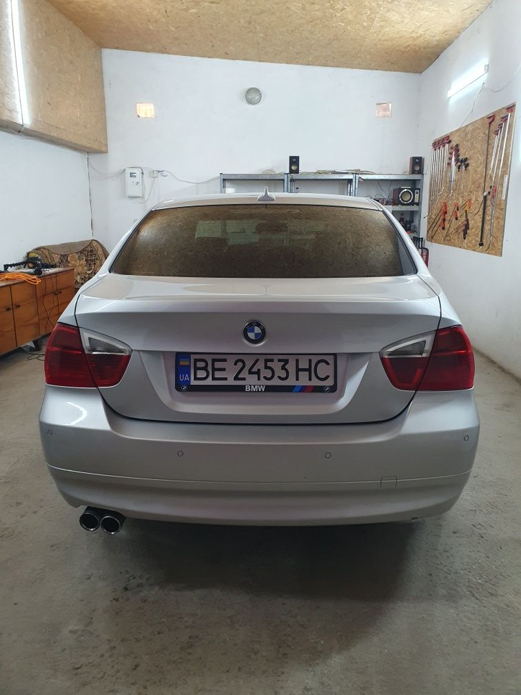 Продам BMW E90 330D