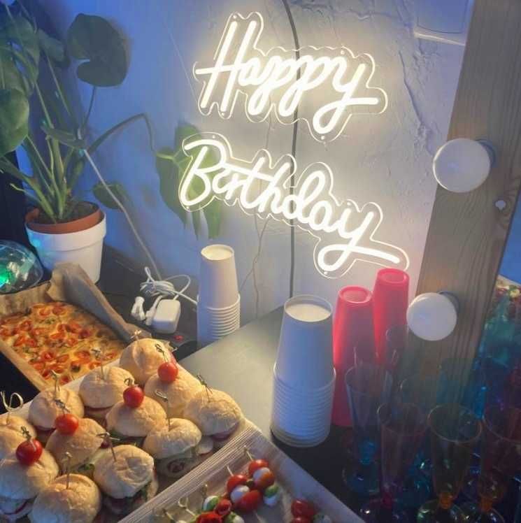 Happy Birthday napis neon Na skraju raju przyjęcie urodziny dekoracje
