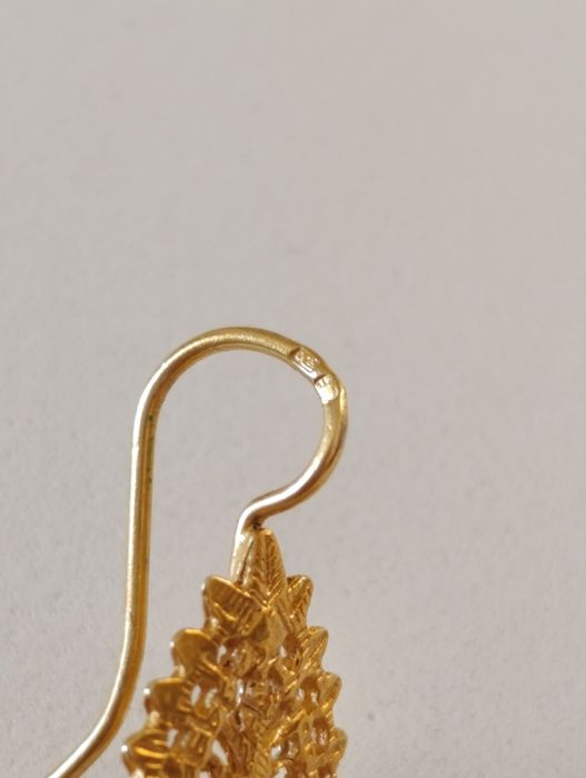 Brincos rainha de prata dourada