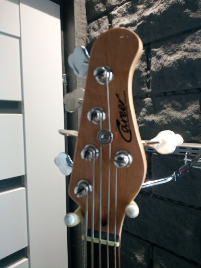 Gitara basowa 5 strunowa Career