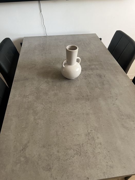 Stół plus 4 krzesła jysk