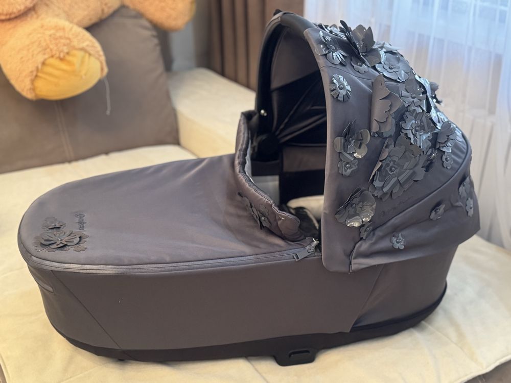 Продам коляску Cybex Priam Simply Flowers Grey 2 в 1