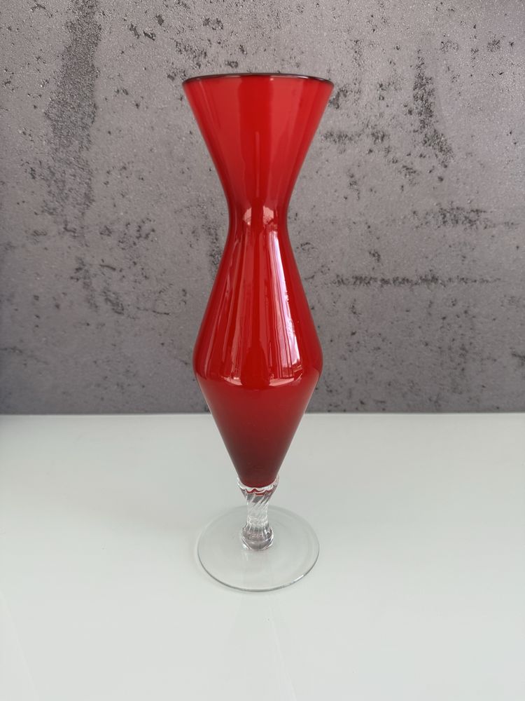 Czerwony wazon Empoli ze szkła. Stan bardzo dobry.