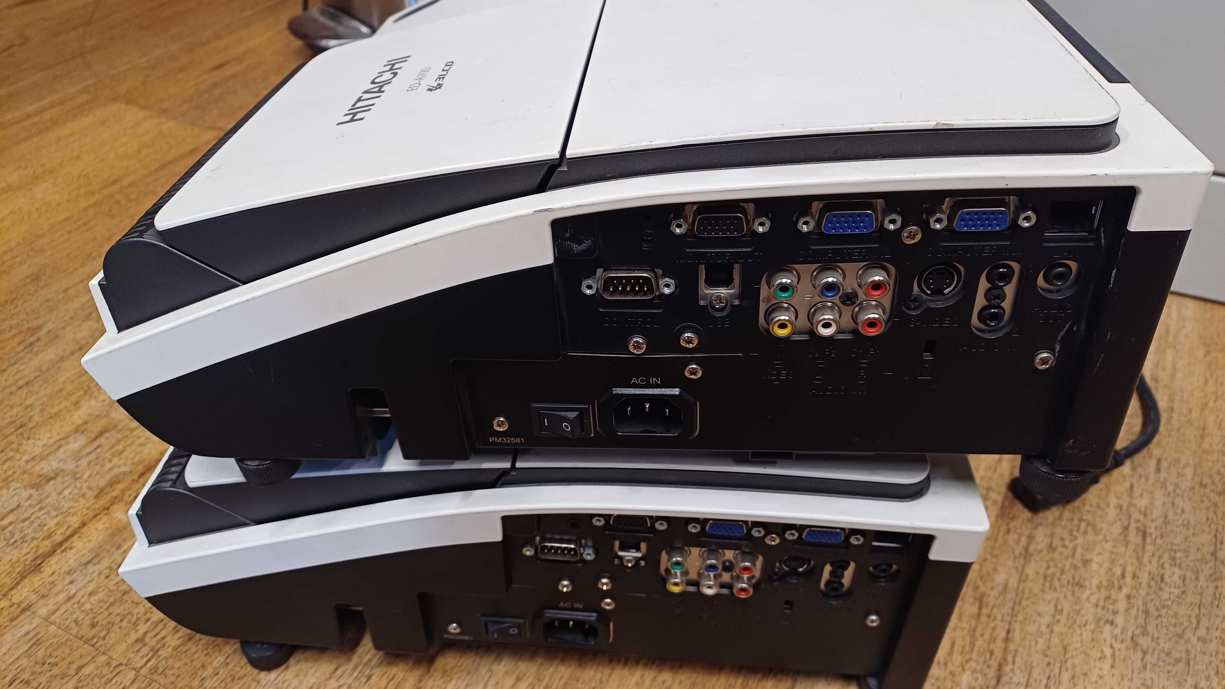 Projektor Hitachi ed-a100 uszkodzony