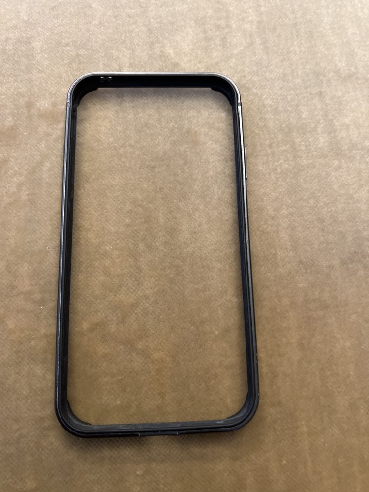 Ramka bumper ESR do iPhone 11