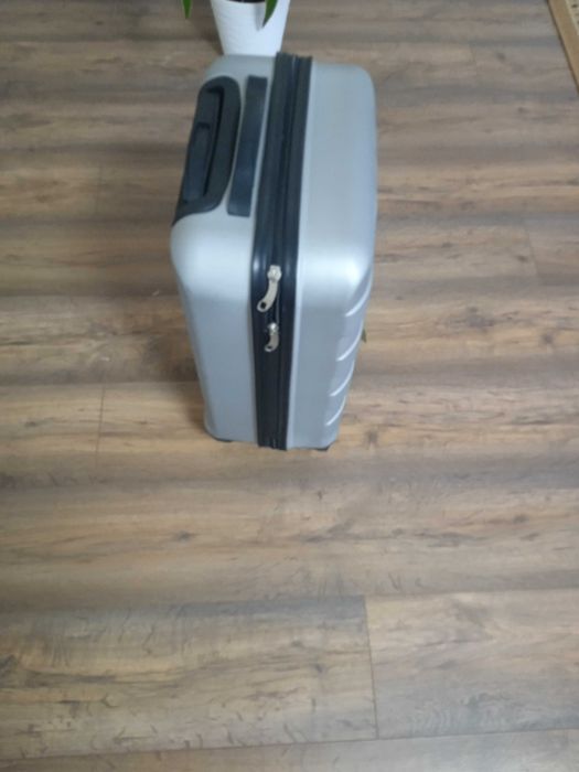 Продам  чемодани   , сумки, возики