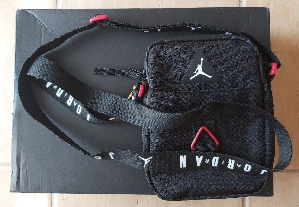 Saszetka nerka torebka na ramię Air Jordan.