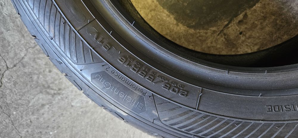 opony używane 205/55R16 Goodyear efficientgrip Performance 2
