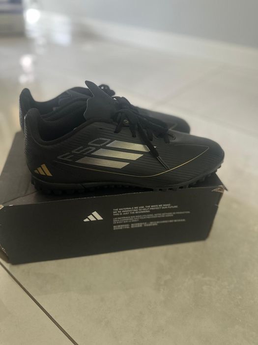 Adidas buty piłkarskie-korki 38