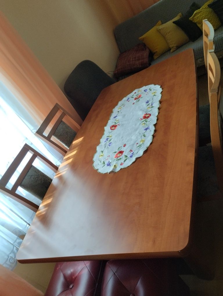 Stół + 4 krzesła
