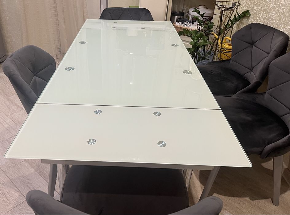 Продаю стікляний стіл та стільці стан - хороший