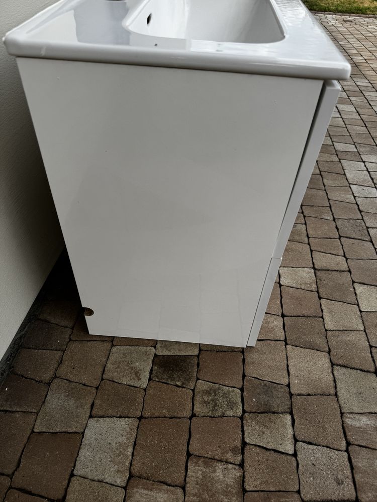 Umywalka z szafką