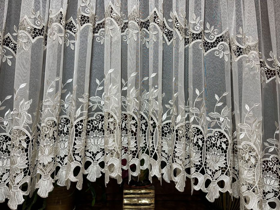 Firaneczka ecru z gipiurą