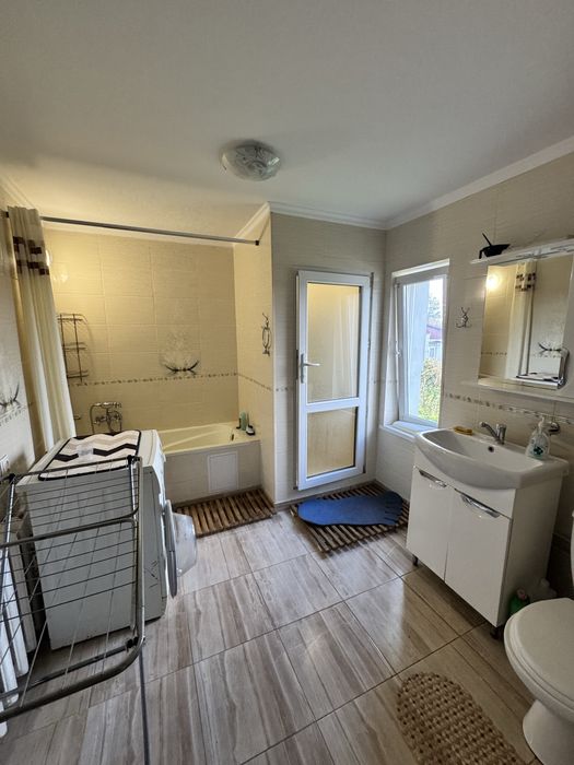 Будинок з новим ремонтом і технікою, великою ділянкою в м.Кременець Те