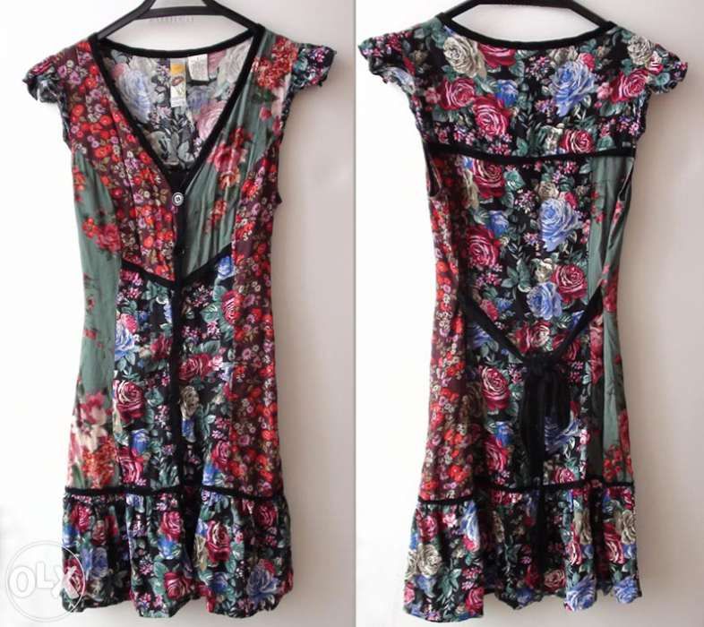 Krótka sukienka w kwiaty floral - - Kup 3 zapłać za 2