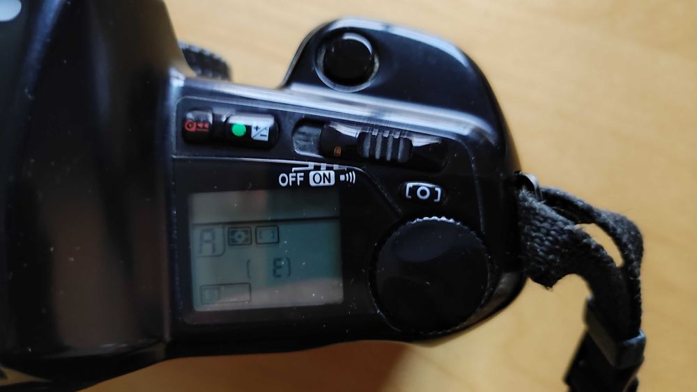 Máquina fotográfica analógica Nikon F90