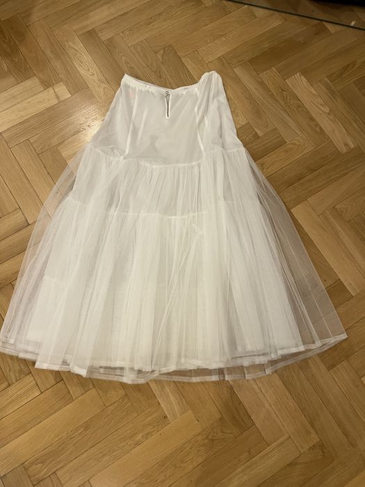 Suknia ślubna z gorsetem, spódnicą i tiulem