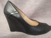 Buty na koturnie Kazar