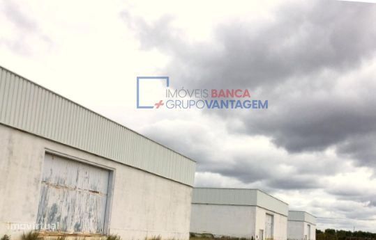 Parque industrial/logistico com 109.500m², 3 armazéns e moradia de ...
