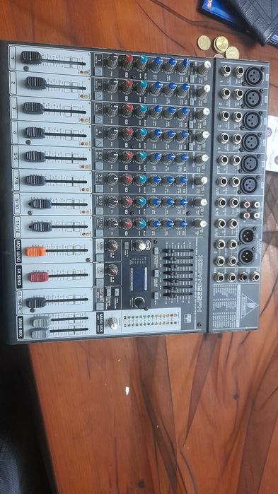 Mesa de som de marca Behringer