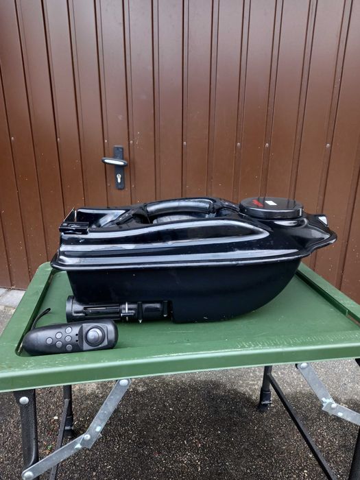 Łódka zanętowa BOATMAN Actor V2 + uchwyt na Deeper