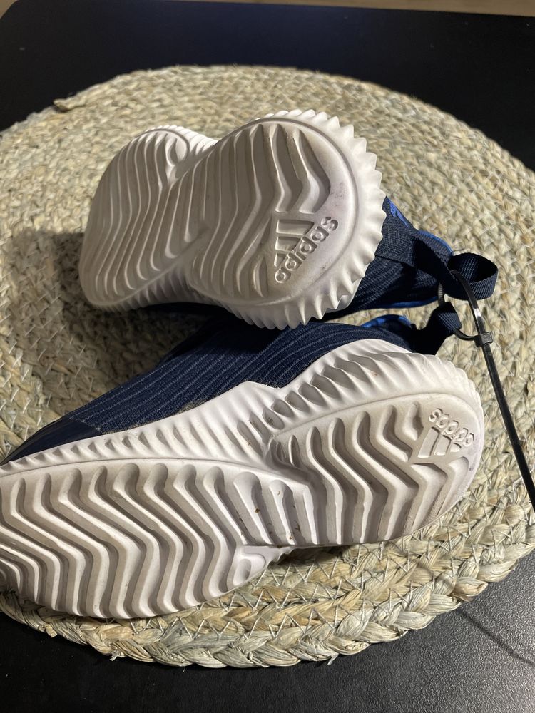 Nowe adidasy dla chłopca r. 22