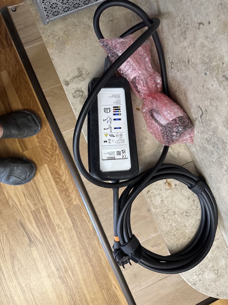 ładowarka do pojazdów elektrycznych marki Ford.