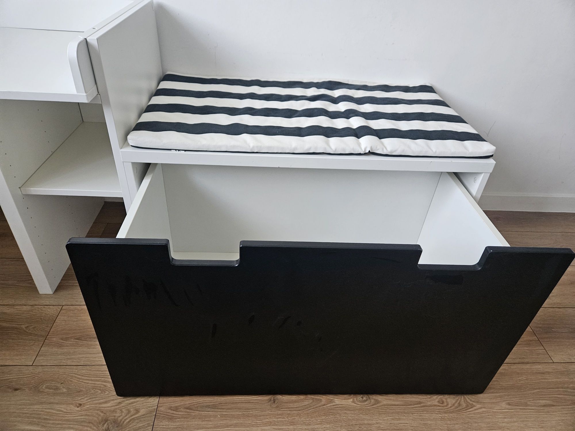 Ikea stuva - biurko i skrzynia. Zestaw dla przedszkolaka