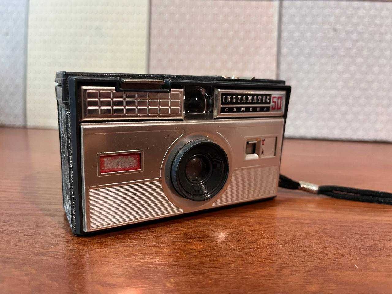Ретро фотоаппарат KODAK instamatic 50 camera