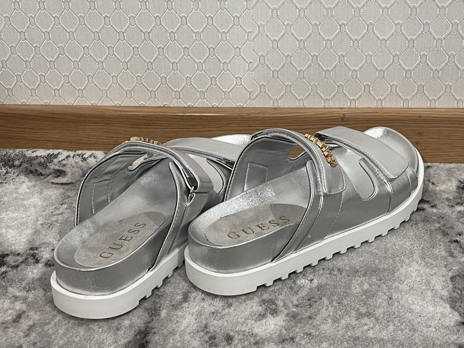 Жіночі шльопанці/слайдери GUESS