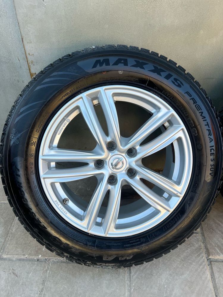 Диски з шинами Nissan x-trail Rogue 225/65 r17