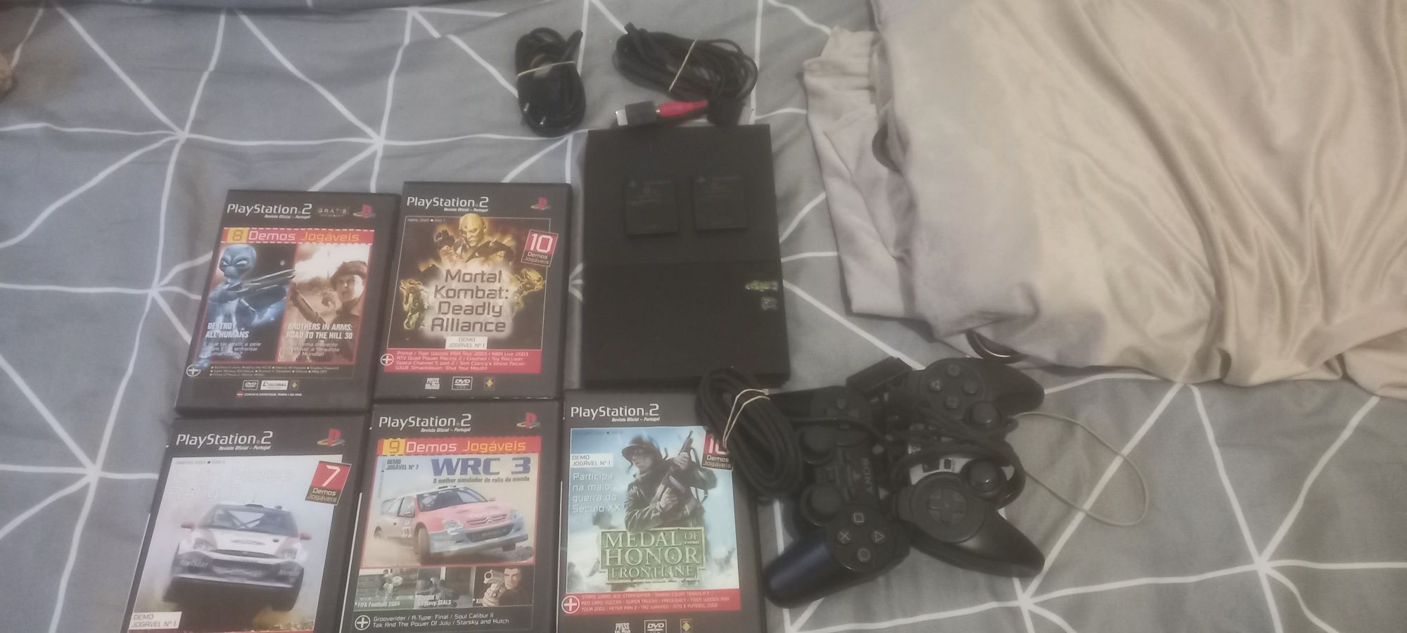 Playstation 2 com cartões e comando original