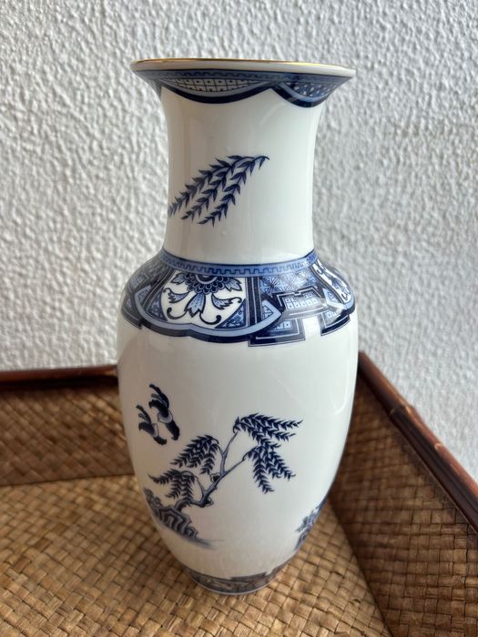 vaso de porcelana de estilo asiático,