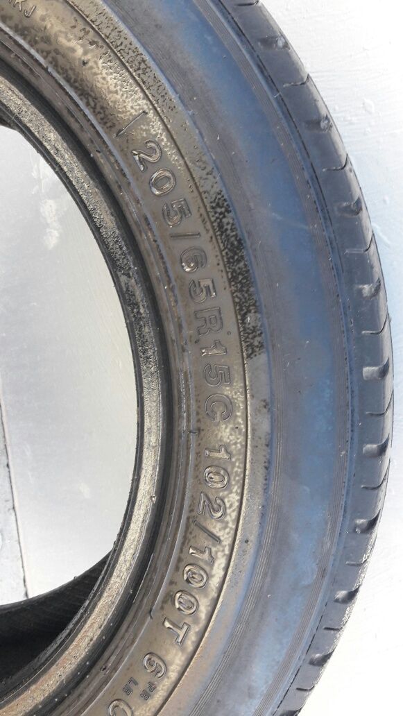 Продам шини 205/65 r15 c