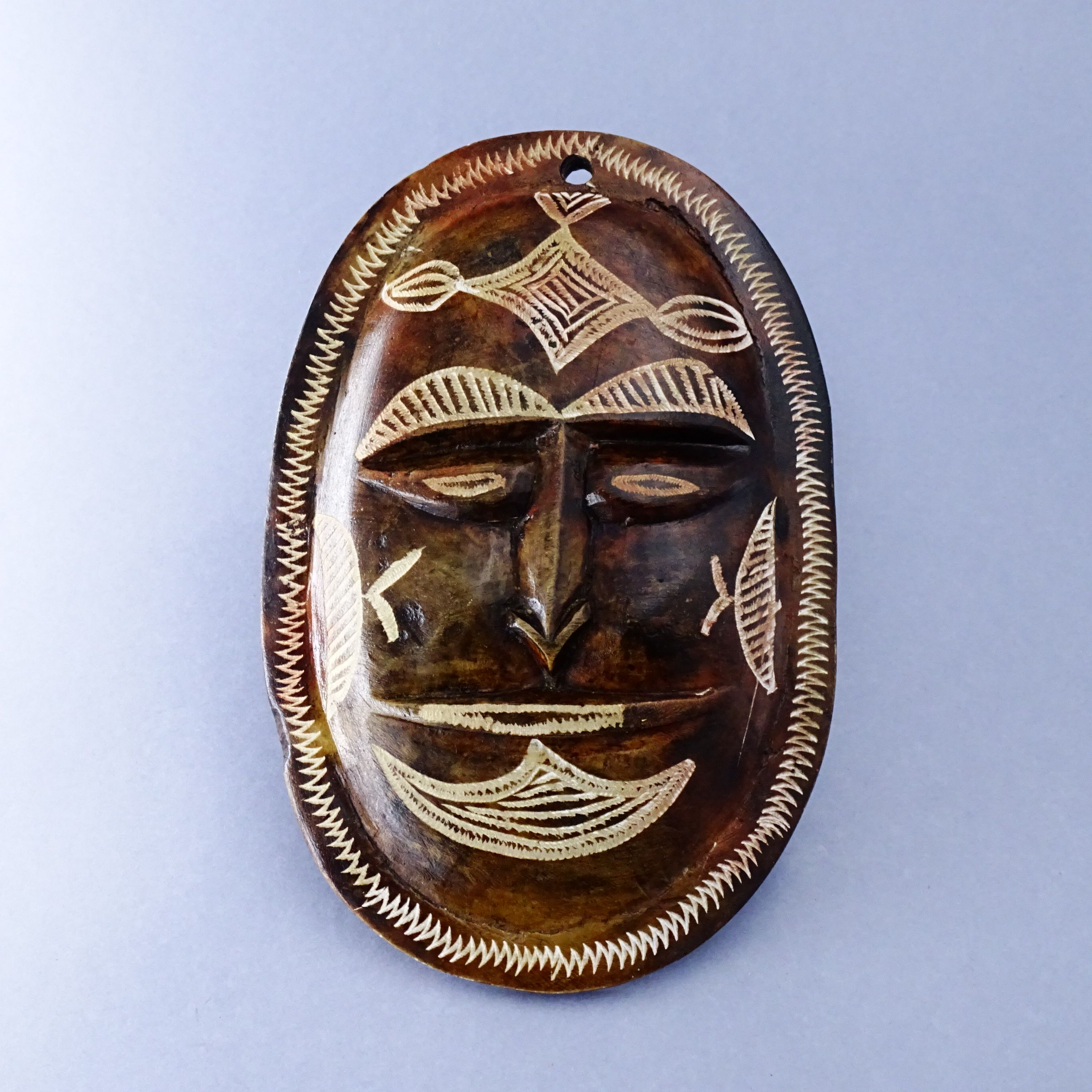 afryka kamienna rzeźbiona maska głowa płaskorzeźba