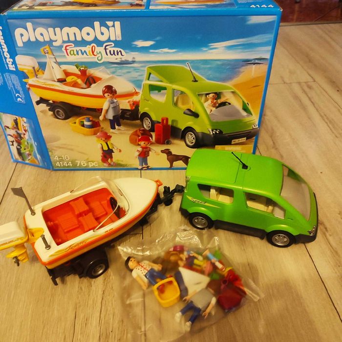 Playmobil samochód Family Fun 4144 z przyczepą