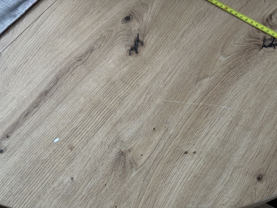 Stół z krzesłami. 145x110