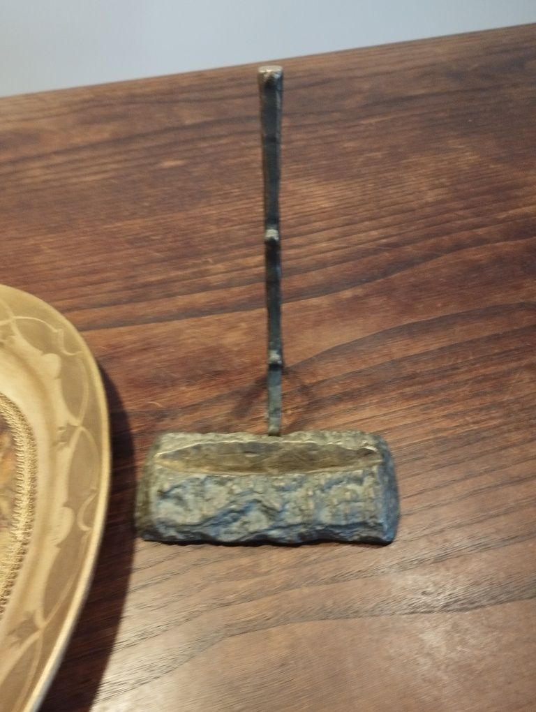 Prato decorativo caça 
Com motivos de caça 
Com suporte 
Medidas 37