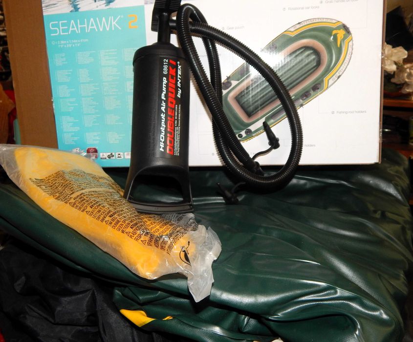 Двомісний надувний човен Intex / Надувна лодка Intex + весла + насос