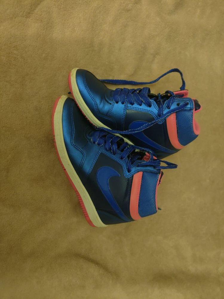 Buty sportowe na koturnie