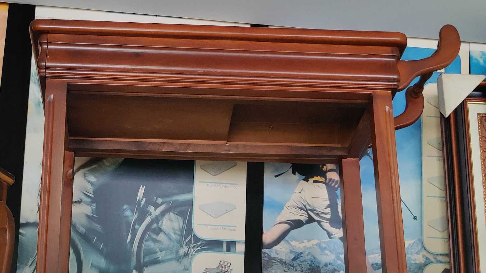 Mesa de Centro, Carro de Chá e outras peças.