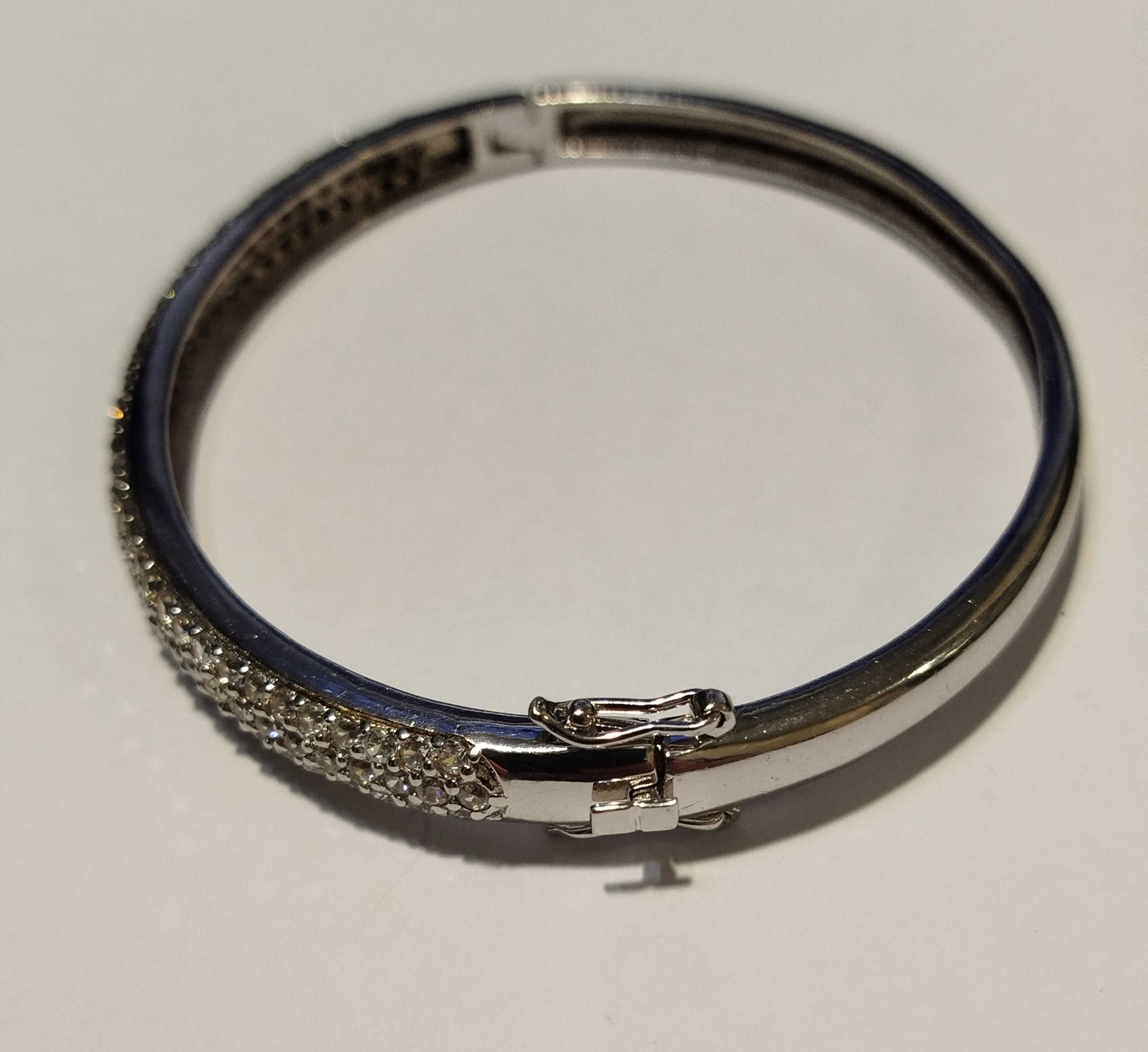 Magnífica Pulseira/Bracelete em Prata, cravejada com brilhantes