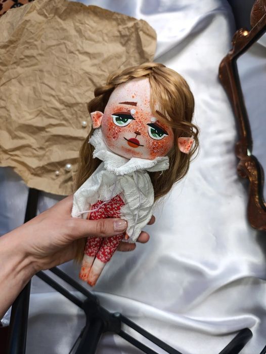 Текстильна лялька ручної роботи для інтер'єру