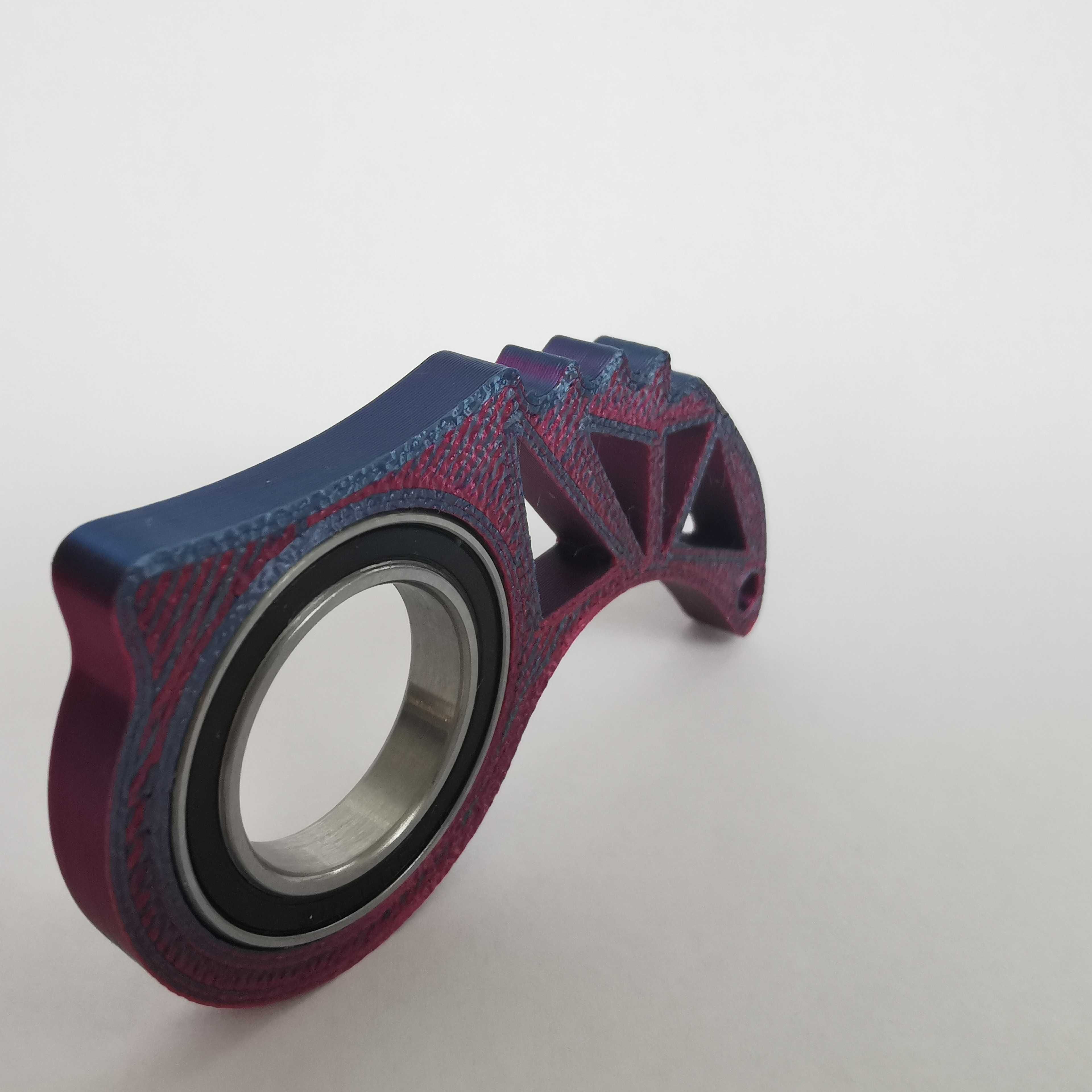 Keyrambit, keyspinner, fidget spinner, brylok do kluczy, bryloczek