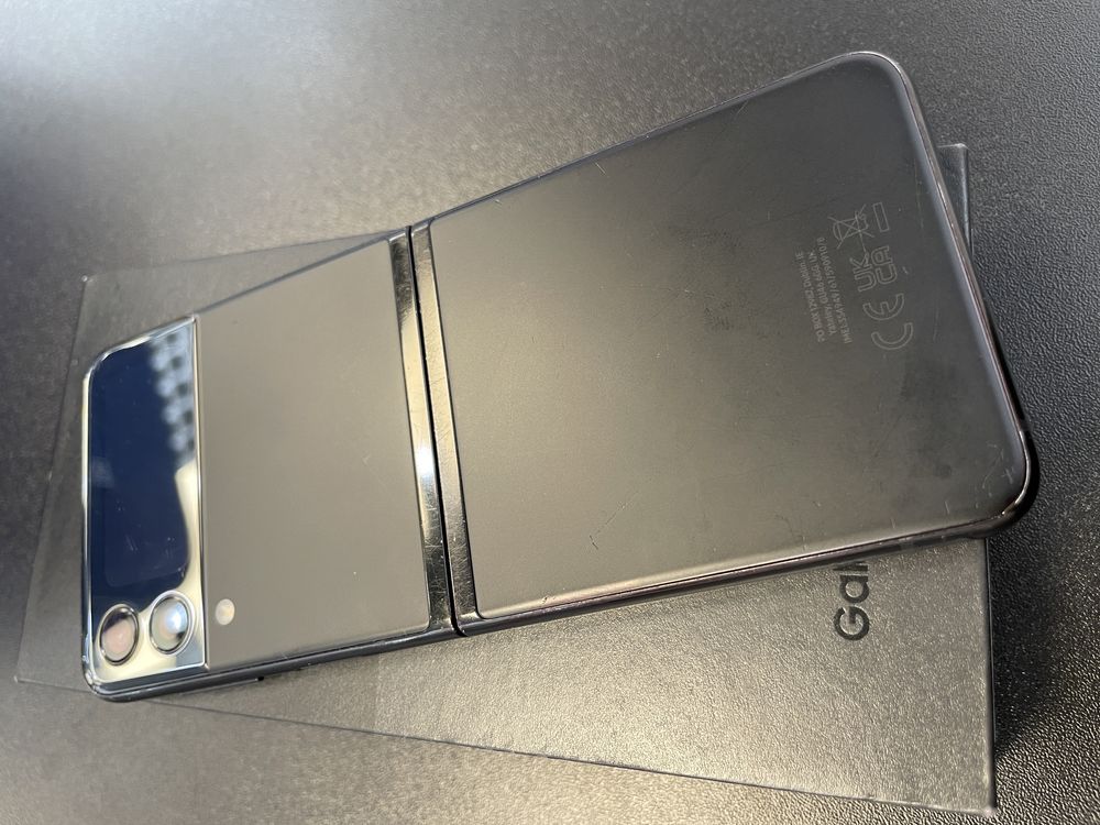 Samsung Galaxy Z Flip 3 5G - 8GB/256GB - czarny, bez blokad